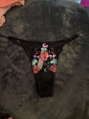 Victoria's Secret Black Floral Embroidered Thong Sz: XL